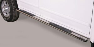 Boční ochranné oválné nerezové nášlapy s plastovými prolisy