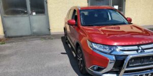 TA Boční ochranné nerezové nášlapy s plastovými prolisy pro Mitsubishi Outlander 2018