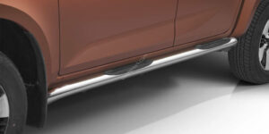 ST Boční ochranné nerezové nášlapy trubky s plastovými prolisy pro Isuzu D-Max 2020