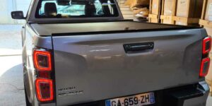 TA Ochranná zatahovací hliníková roleta pro Isuzu D-Max 2020