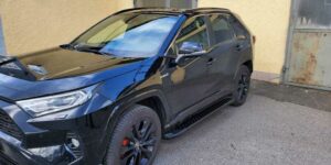 TA Boční ploché černé nášlapy aluminium plast pro Toyota Rav 4 Hybrid