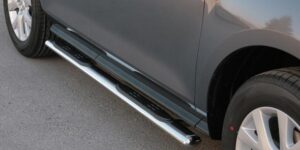 Boční ochranné oválné nerezové nášlapy s plastovými prolisy