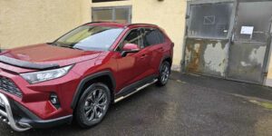 ST Boční ochranné nerezové nášlapy s drážkami pro Toyota RAV4