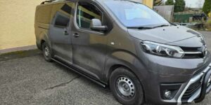 TA Boční ochranné nerezové nášlapy trubky černé pro Citroen Jumpy/Peugeot Expert-Travelle