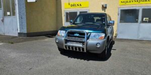 TA Přední ochranný nerezový rám se zuby s led přídavným světlem pro Mitsubishi Pajero 2000 >