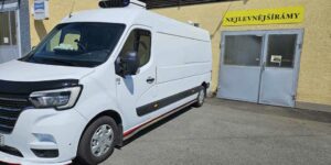 ME Boční ochranné nerezové nášlapy - trubky pro Renault Master 2010