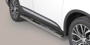 Boční ochranné oválné nerezové nášlapy s hliníkovými prolisy Mitsubishi Outlander