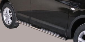 Boční ochranné oválné nerezové nášlapy s hliníkovými prolisy pro Nissan Qashqai 2010-
