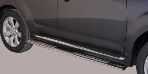 Boční ochranné oválné nerezové nášlapy s hliníkovými prolisy