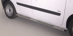 Boční ochranné oválné nerezové nášlapy s hliníkovými prolisy