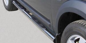 Boční ochranné nerezové nášlapy s plastovými prolisy - tyč