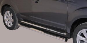 Boční ochranné nerezové nášlapy s plastovými prolisy - tyč