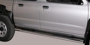 Boční ochranné nerezové nášlapy s plastovými prolisy - tyč