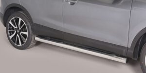 Boční ochranné nerezové nášlapy s plastovými prolisy - tyč pro Nissan Qashqai 2014