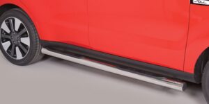 Boční ochranné nerezové nášlapy s plastovými prolisy - tyč