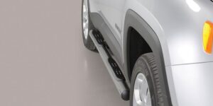 Boční ochranné nerezové nášlapy s plastovými prolisy - tyč