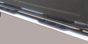 Boční ochranné oválné nerezové nášlapy s plastovými prolisy pro Nissan Navara