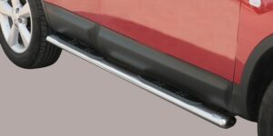 Boční ochranné oválné nerezové nášlapy s plastovými prolisy pro Nissan Qashqai 2007-