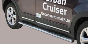 Boční ochranné oválné nerezové nášlapy s plastovými prolisy