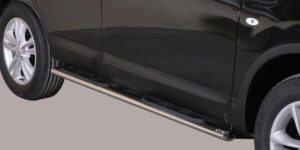 Boční ochranné oválné nerezové nášlapy s plastovými prolisy pro Nissan Qashqai 2010-