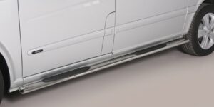 Boční ochranné oválné nerezové nášlapy s plastovými prolisy