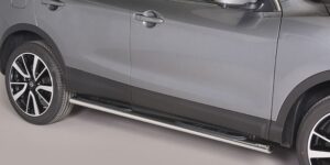 Boční ochranné oválné nerezové nášlapy s plastovými prolisy pro Nissan Qashqai 2014