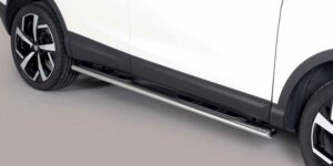 Boční ochranné oválné nerezové nášlapy s plastovými prolisy pro Nissan Qashqai 2017