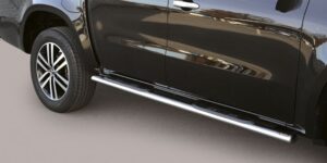 Boční ochranné oválné nerezové nášlapy s plastovými prolisy