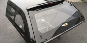 Hard-top kovový s okny