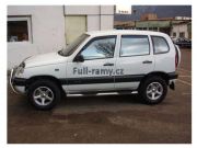 Boční ochranné oválné nerezové nášlapy s plastovými prolisy