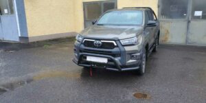 TA Přední ochranný nerezový rám do stran černý přizpůsobený pro naviják pro Toyota Hilux 2021