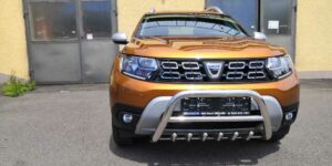 TA Přední ochranný nerezový rám se zuby pro Dacia Duster 2023>