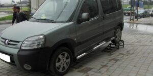 Boční nášlapy s prolisy (nerezové) pro Citroen Berlingo/Peugeot Partner