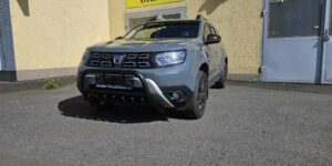 TA Přední ochranný nerezový rám se zuby černý pro Dacia Duster 2018>