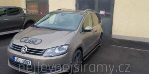 Boční nerezové nášlapy s prolisy (černé )pro VW Sharan 2010/Seat Alhambra 2010-