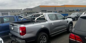 TA Zadní rám na korbu přizpůsobený na naviják a přídavná světla pro Volkswagen Amarok 2023>