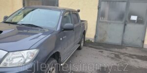 TA Boční ochranné nerezové celonášlapy pro Toyota Hilux