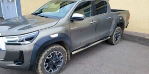 TA Boční ochranné nerezové nášlapy s prolisy pro Toyota Hilux
