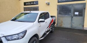 TA Boční ochranné nerezové nášlapy s prolisy průměr 76 mm pro Toyota Hilux