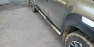 TA Boční ochranné nerezové nášlapy trubky s prolisy pro Toyota Hilux